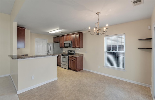 kitchen featuring a chandelier, stainless steel appliances, visible vents, baseboards, and dark stone counters