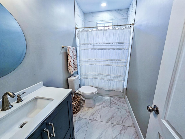 full bathroom featuring shower / bath combo with shower curtain, toilet, and vanity