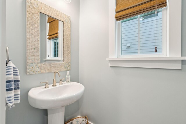 bathroom featuring sink