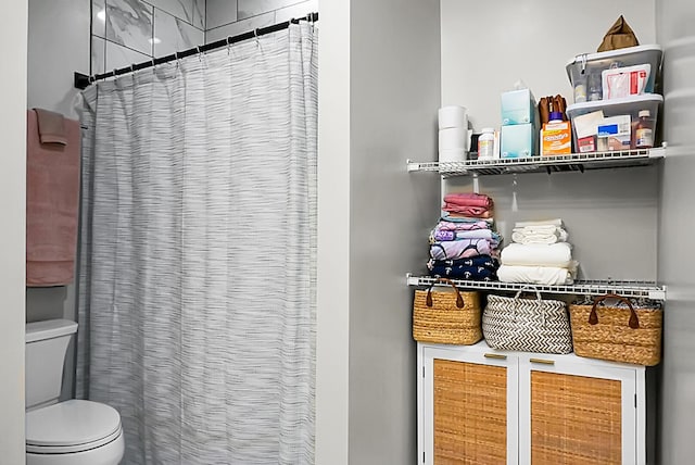 bathroom featuring toilet and a shower with shower curtain