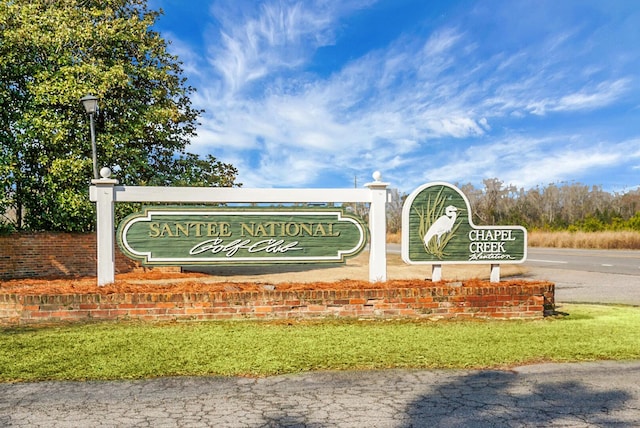 view of community / neighborhood sign