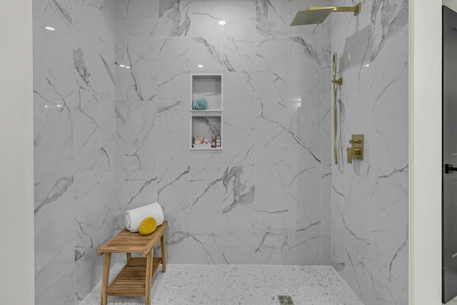 bathroom featuring tiled shower