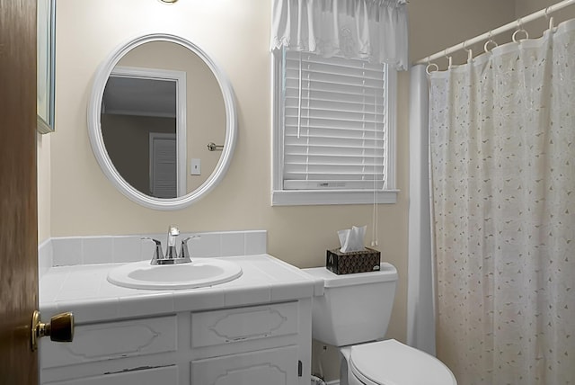 bathroom with a shower with curtain, vanity, and toilet