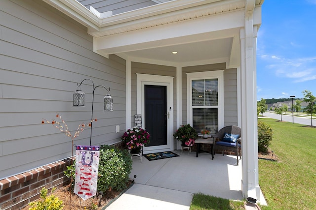 property entrance featuring a lawn