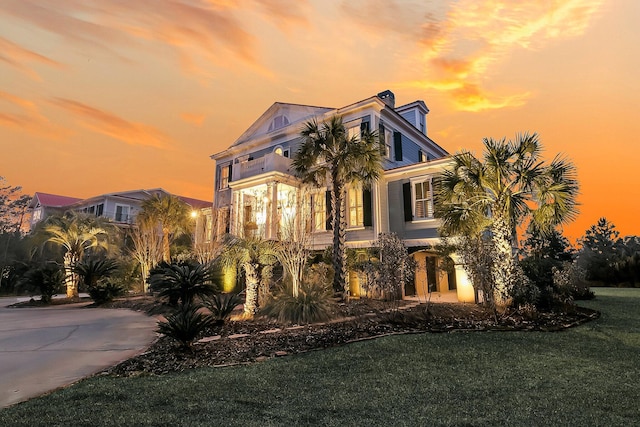 view of front of home with a front yard