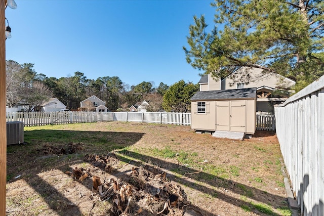 view of yard featuring a storage unit