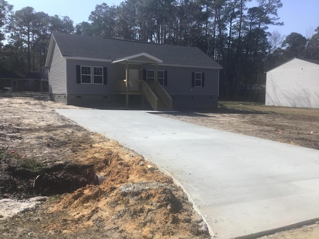 ranch-style home with crawl space