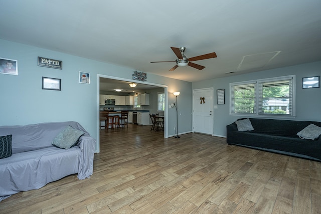 living room featuring light hardwood / wood-style floors and ceiling fan