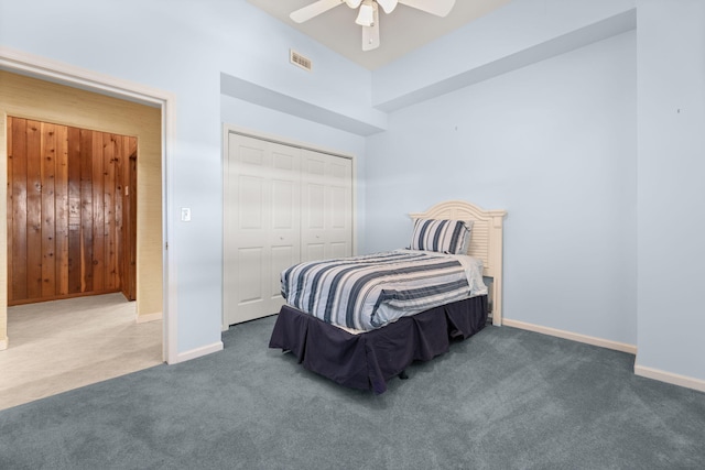 carpeted bedroom featuring ceiling fan and a closet