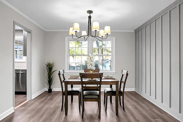 dining space with ornamental molding, dark hardwood / wood-style floors, and a notable chandelier