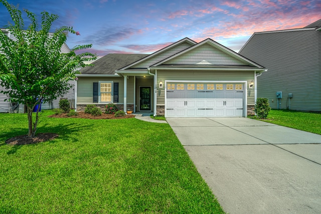 view of front of home featuring a yard and a garage