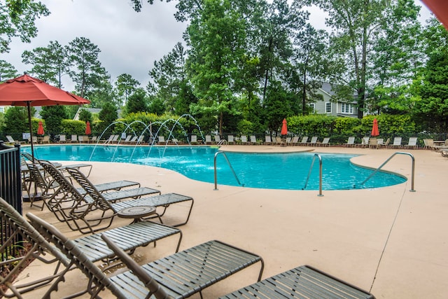 view of pool featuring a patio area and pool water feature