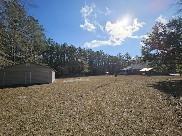 view of yard with an outdoor structure