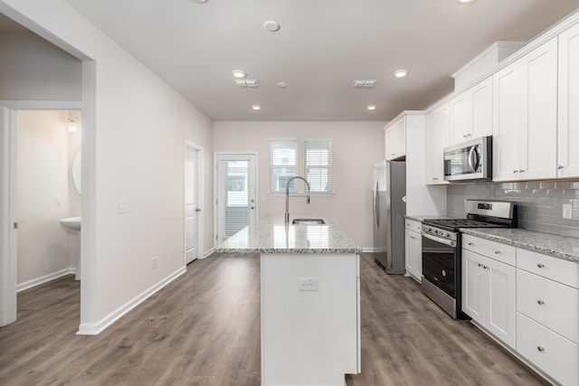 304 Pathfinder Way, Charleston, SC 29492 - kitchen featuring appliances with stainless steel finishes, a center island with sink, a sink, white cabinets, and recessed lighting