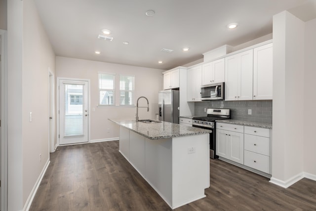 304 Pathfinder Way, Charleston, SC 29492 - kitchen with appliances with stainless steel finishes, a sink, a kitchen island with sink, dark wood finished floors, and recessed lighting