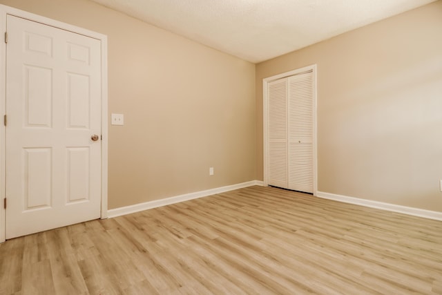 258 Trickle Dr, Summerville, SC 29483 - unfurnished bedroom featuring light wood-style flooring, baseboards, and a closet