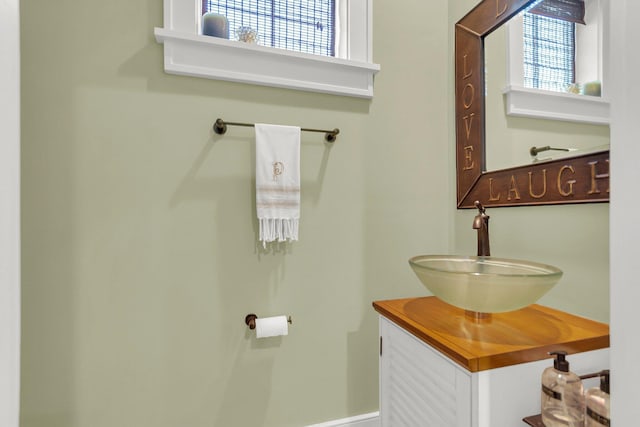 bathroom featuring sink