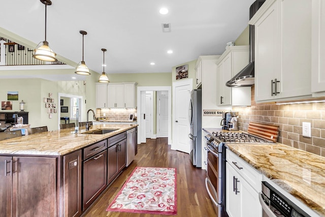 kitchen featuring a center island with sink, stainless steel appliances, sink, and dark hardwood / wood-style floors