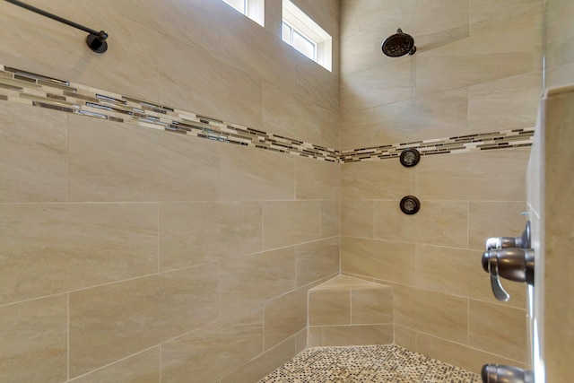 bathroom featuring a tile shower