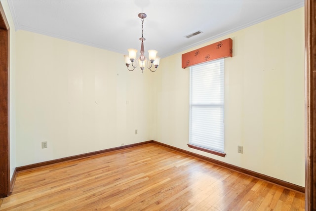 unfurnished room with a chandelier, visible vents, crown molding, and light wood-style floors