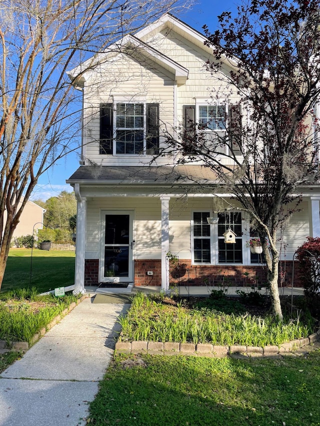 view of front facade featuring a front lawn