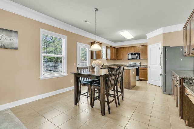 dining area with crown molding, light tile patterned floors, baseboards, and visible vents