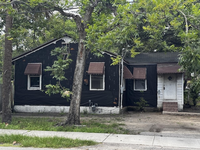 2334 Kent Ave, North Charleston, SC 29405 - view of front of home with entry steps and crawl space