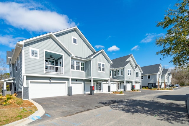 view of front of home featuring ceiling fan