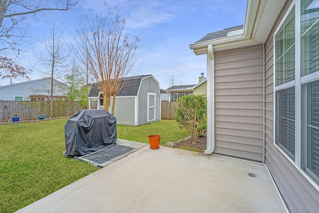 view of patio featuring an outdoor structure, area for grilling, a storage unit, and a fenced backyard