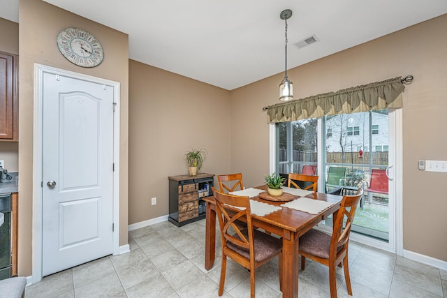 dining space with visible vents and baseboards