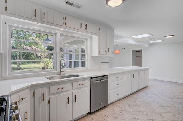 kitchen featuring light countertops, visible vents, appliances with stainless steel finishes, and a sink