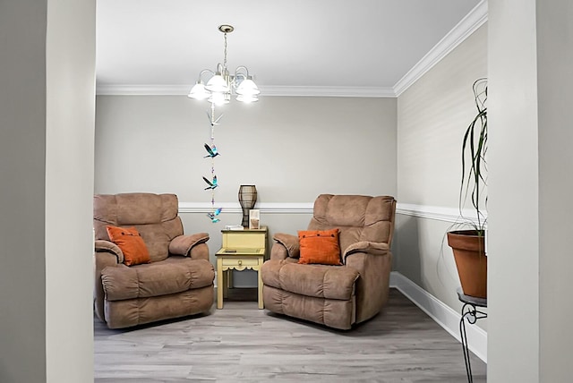 living area with ornamental molding, a chandelier, light wood-style floors, and baseboards