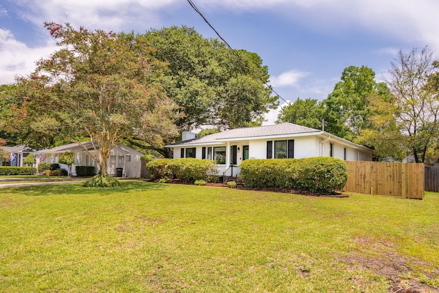 ranch-style house featuring a front lawn