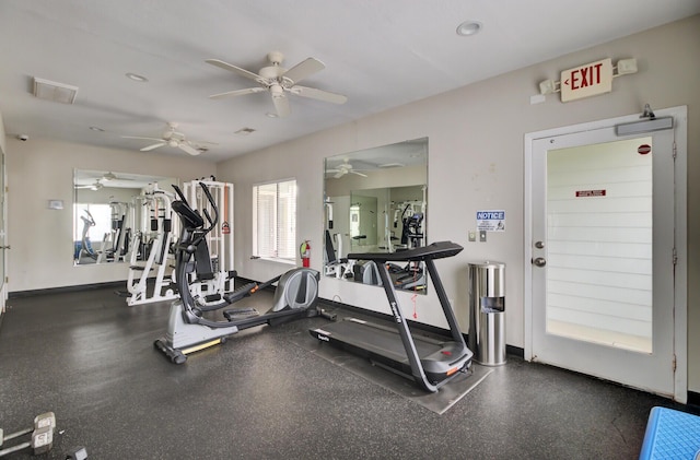 exercise room featuring visible vents, plenty of natural light, a ceiling fan, and baseboards