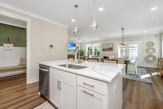 kitchen featuring dark hardwood / wood-style floors, ceiling fan, crown molding, dishwasher, and sink