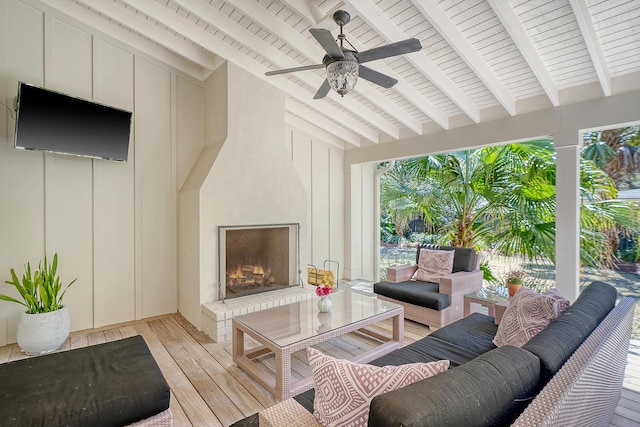 view of patio featuring a ceiling fan and outdoor lounge area
