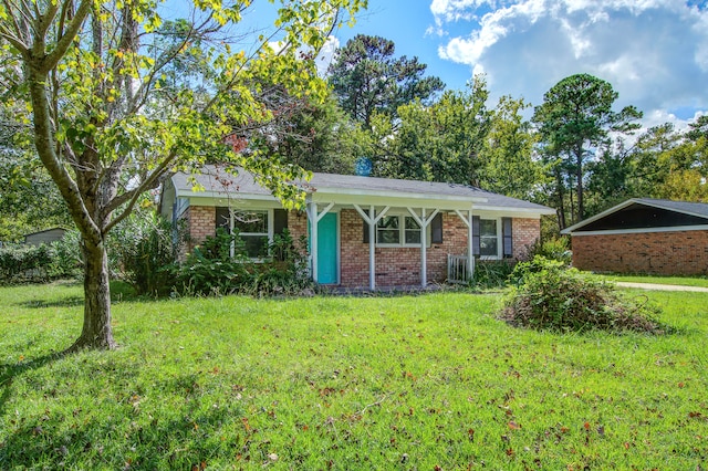 ranch-style home with a front lawn