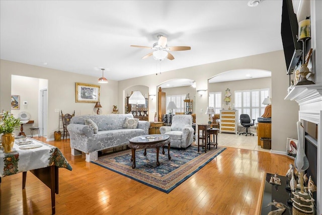 living room featuring light hardwood / wood-style floors and ceiling fan