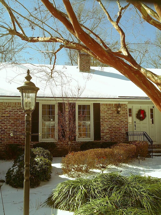 view of front of house with brick siding