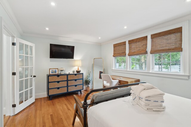 293 Grove St, Charleston, SC 29403 - bedroom with light wood-style flooring, crown molding, recessed lighting, and baseboards