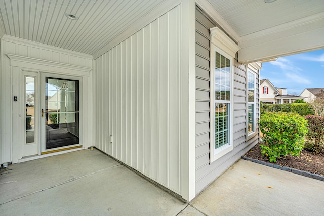 entrance to property with covered porch