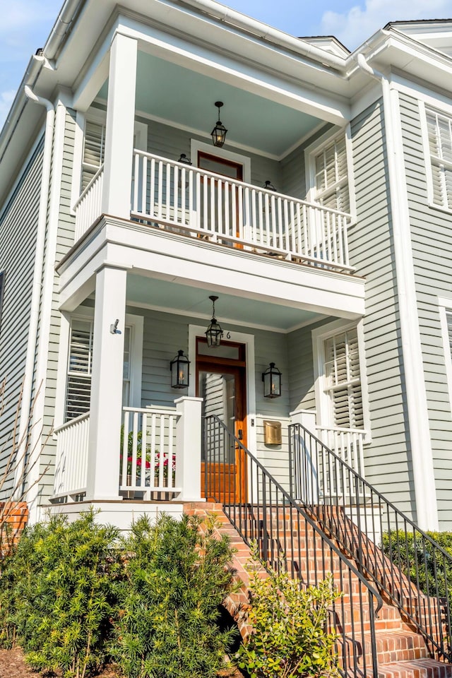 view of front of home featuring covered porch