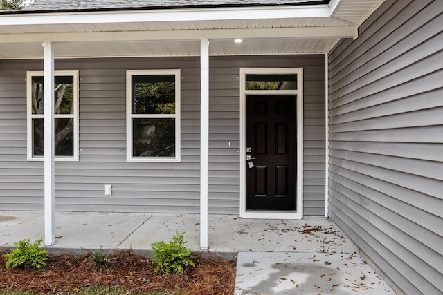 entrance to property featuring a porch