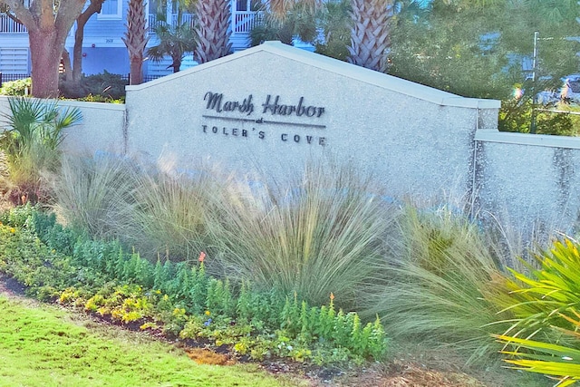 view of community / neighborhood sign