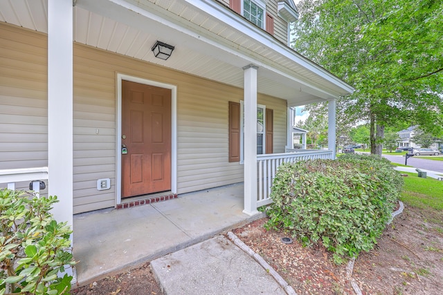 property entrance with covered porch