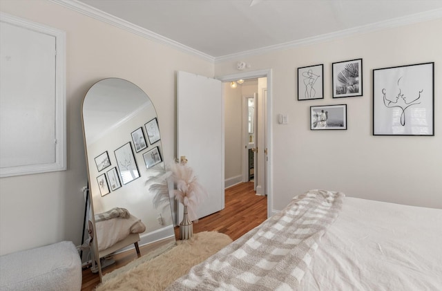 bedroom featuring light hardwood / wood-style floors and crown molding