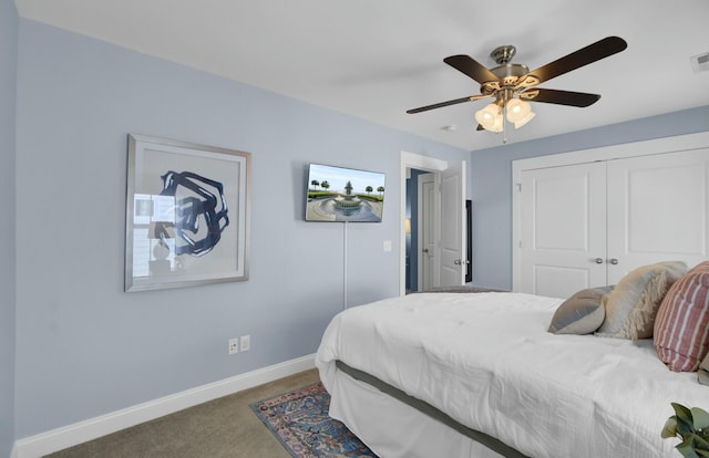 bedroom featuring carpet floors, ceiling fan, and a closet