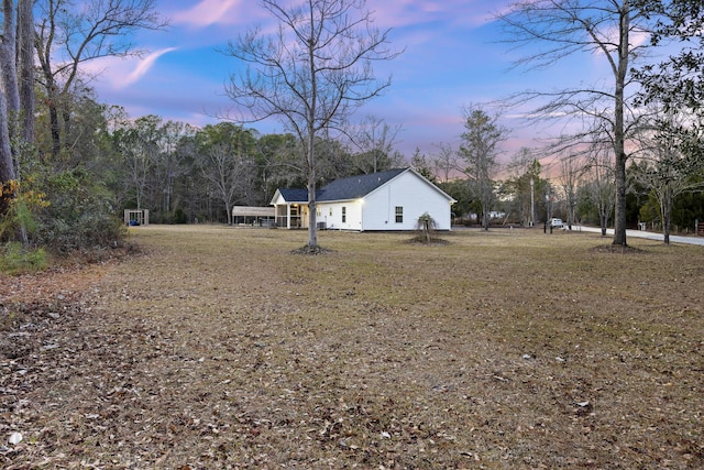 view of yard at dusk