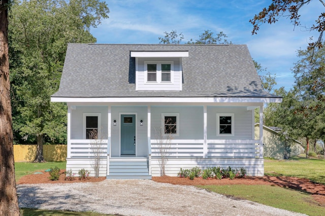 bungalow-style home with a front lawn and covered porch