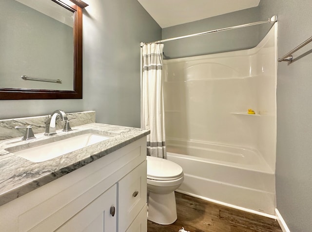 2636 Elissa Dr, Charleston, SC 29414 - full bath with wood finished floors, toilet, shower / tub combo with curtain, vanity, and baseboards